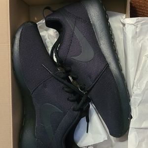 Nike roshe one size 7.5